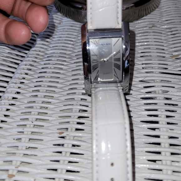 Slim, Impulse rectangular watch. Needs new battery - Picture 2 of 3